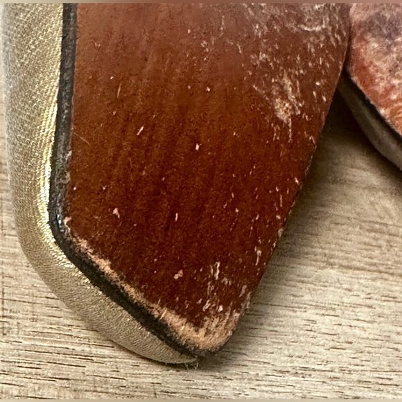 STUART WEITZMAN Women’s Gold Squared Toe Kitten Heel Pump Size 9.5 - Picture 11 of 13